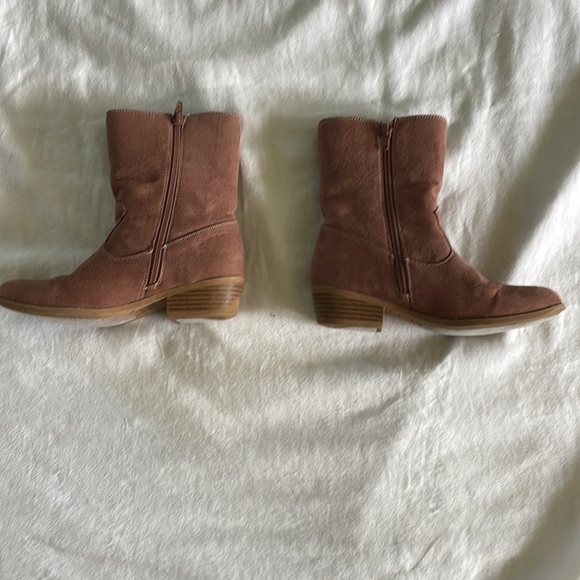 Children’s Place, Girls Dress Boots, Girls Size 2, Brown - Picture 2 of 5
